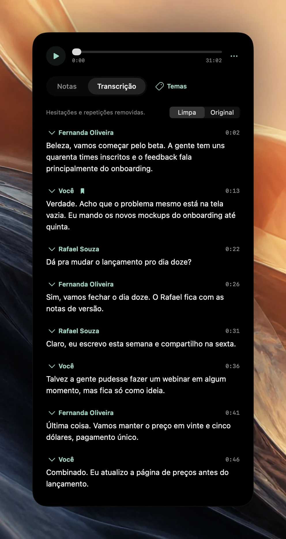 Uma transcrição de reunião do Poffle com Limpa selecionada, mostrando parágrafos de Ana Ruiz, Você e Ben Ito com marcas de tempo e um marcador ao lado de uma das suas falas.